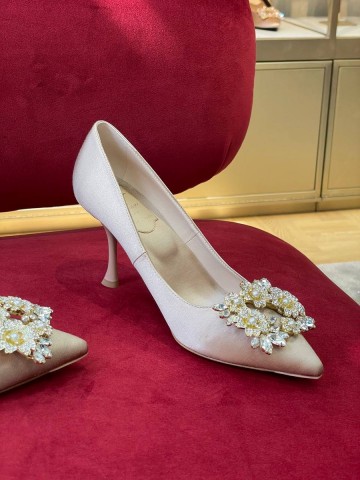 Roger Vivier RV Bouquet Strass Buckle Pumps in Satin туфли #642025LO