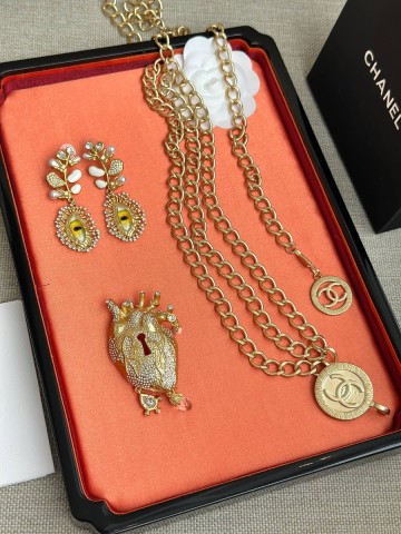 Schiaparelli серьги