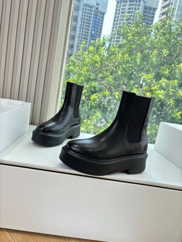 The Row Zipped Boot I in Leather ботинки #699993GK