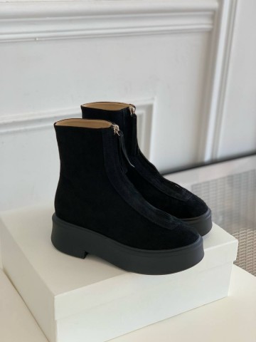 The Row Zipped Boot I in Leather ботинки #846465QP