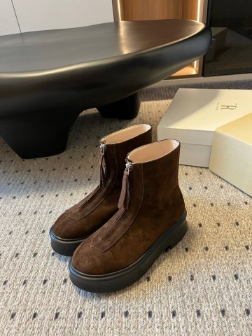 The Row Zipped Boot I in Leather ботинки #932713ZY