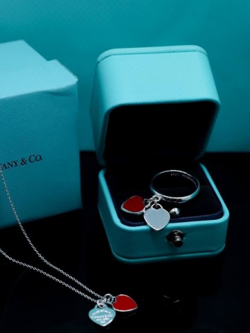 Tiffany & Co. кулон #357962QT
