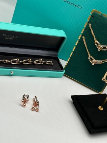 Tiffany & Co. кулон с камнями #437398GE