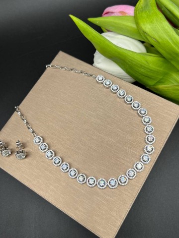 Tiffany & Co. чокер #462365JR