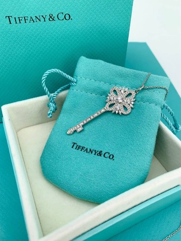 Tiffany & Co. кулон #718142QL
