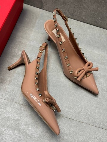 Valentino Rockstud Bow Slingback Pump In Patent Leather with Matching Studs туфли #369159UA