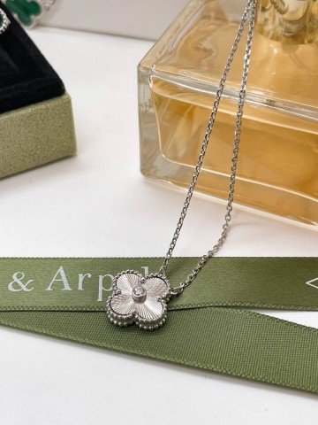 Van Cleef & Arpels подвеска #170777LJ