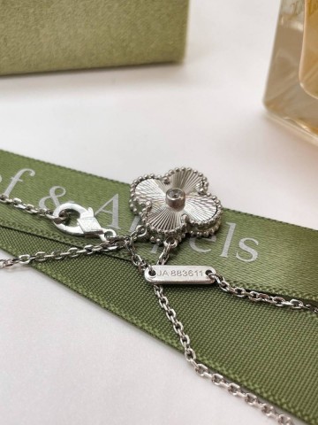 Van Cleef & Arpels подвеска #170777LJ