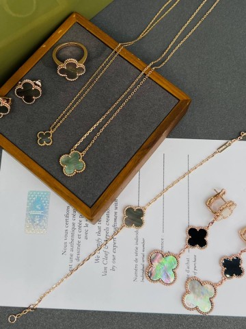 Van Cleef & Arpels серьги #186453QV
