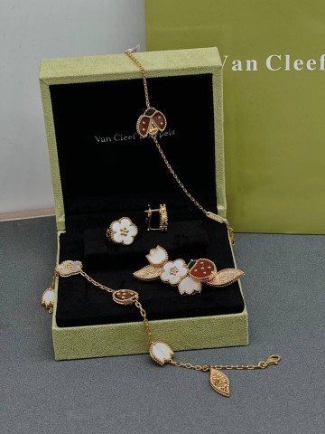 Van Cleef & Arpels браслет #371763FU