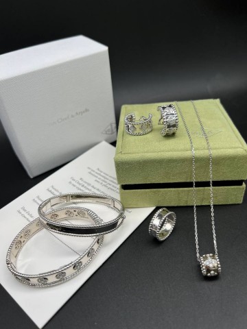 Van Cleef & Arpels кулон #395050PY