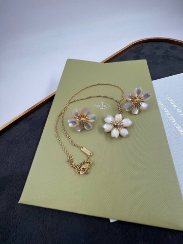 Van Cleef & Arpels серьги #426336WJ