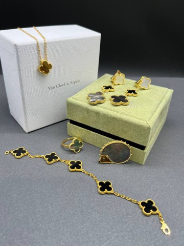 Van Cleef & Arpels подвеска #589596TQ