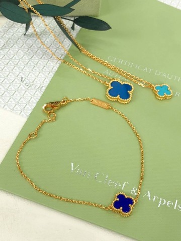 Van Cleef & Arpels кулон #703014NV