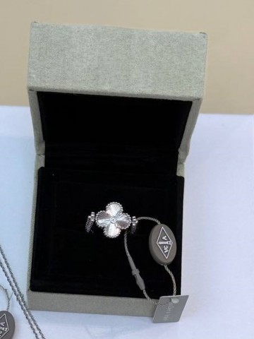 Van Cleef & Arpels кольцо #819339GG