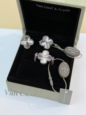 Van Cleef & Arpels кольцо #819339GG