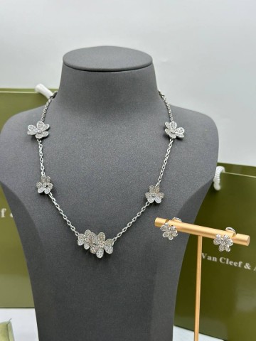 Van Cleef & Arpels Колье #842300RQ