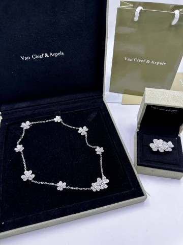 Van Cleef & Arpels Колье #842300RQ
