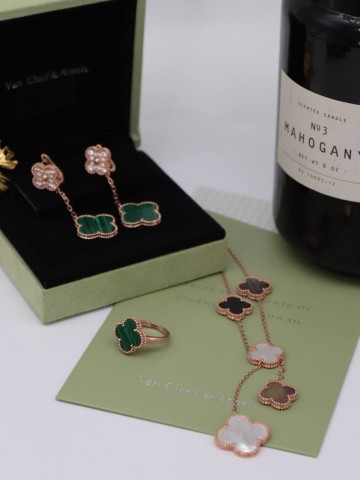Van Cleef & Arpels кольцо #895767BN