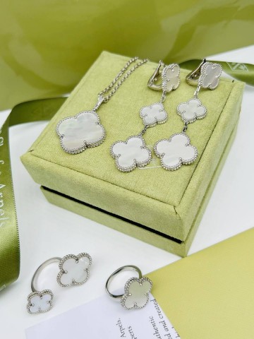 Van Cleef & Arpels кольцо справа #998130VX