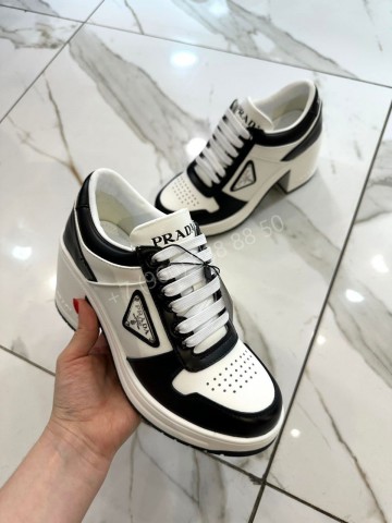 Кроссовки Prada на каблуке