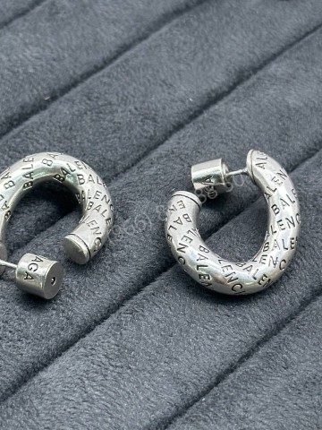 Серьги Balenciaga