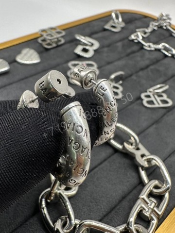 Серьги Balenciaga