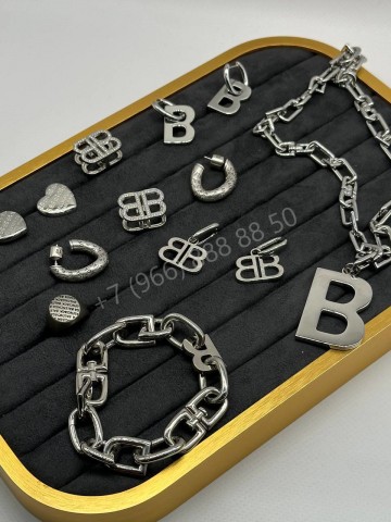 Серьги Balenciaga