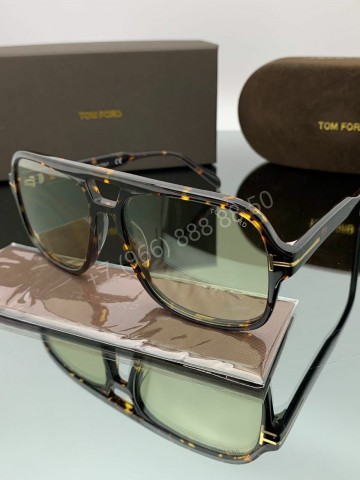 Солнцезащитные очки Tom Ford