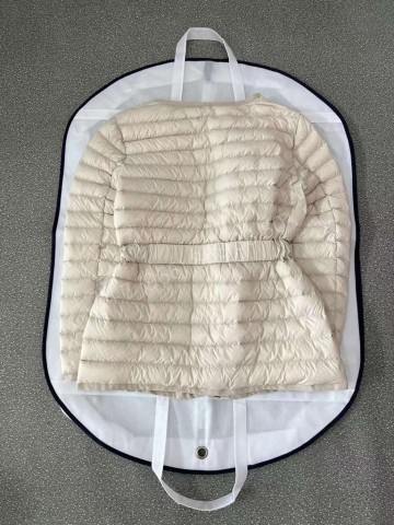 Пуховик Moncler