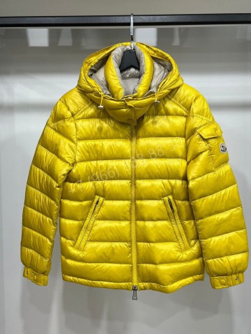 Пуховик Moncler