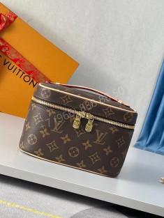 Косметичка Louis Vuitton