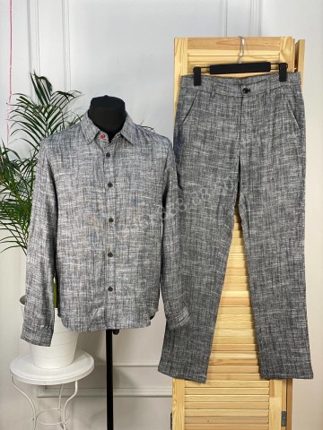 Льняной костюм Kiton